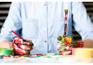  How Art Therapy's Powerful Methods Can Help People of All Ages 