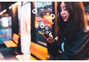  I Grew Up 'Under a Rock': My Parents Banned Social Media Until I Was 17. I'm Glad They Did